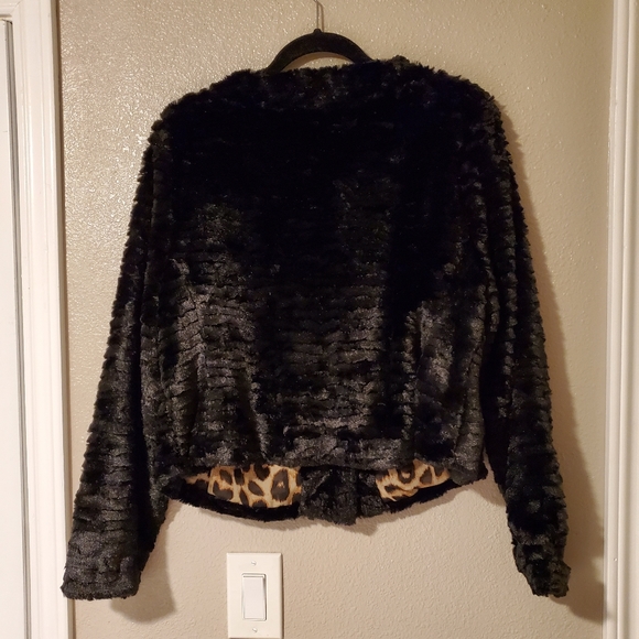 NWOT Torrid Cropped Faux Fur Leopard lined jacket size 2 - Picture 6 of 6